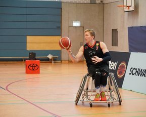 Foto: Sebastian Holzheu spielt Rollstuhlbasketball